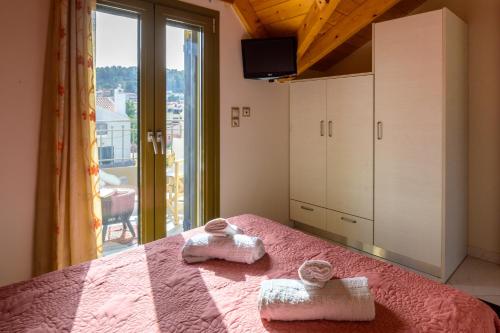 A bed or beds in a room at Maria's City Villa