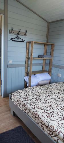 Posteľ alebo postele v izbe v ubytovaní Нарочанская хатка 3