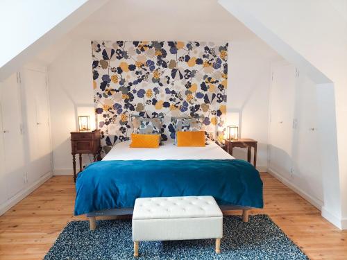a bedroom with a king sized bed with a blue bedspread at Le Huis Clos in Amboise