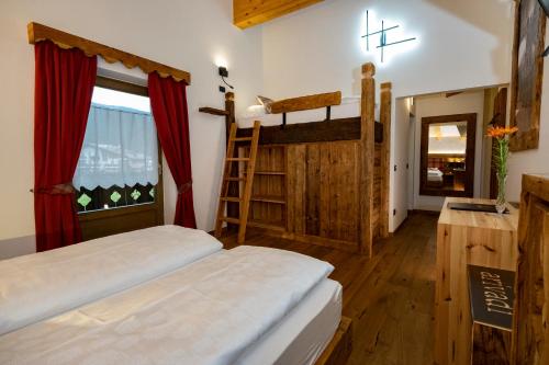 Ένα ή περισσότερα κρεβάτια σε δωμάτιο στο Hotel Canada