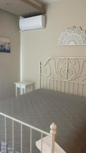 Delfini Beach Hotel & Suitesにあるベッド