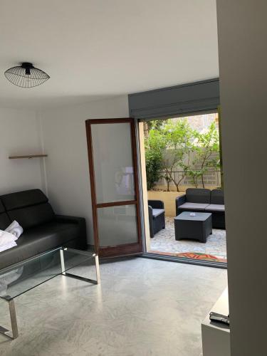 Apt 2 Pers 200m de la mer plus Parking proche