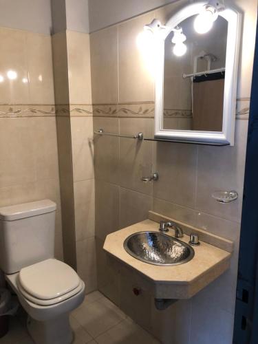 Ванна кімната в CASTELLNOVO HOTEL