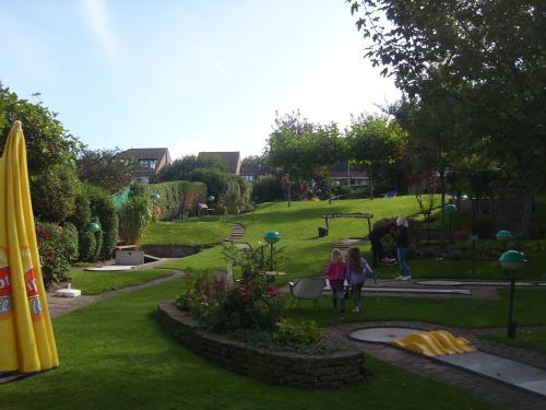 Zahrada ubytování Luxe Strandhuisje op het strand van Wijk aan Zee met wifi