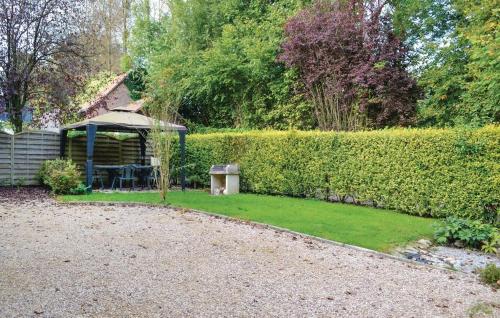 a garden with a gazebo in a yard at le tilleul in Caumont