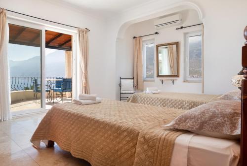מיטה או מיטות בחדר ב-Villa Palm Kaş