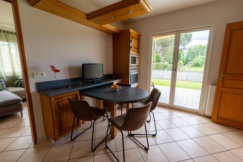 a kitchen with a table and chairs in a room at Chambre privée de 12m² dans une maison toute équipée in Aureilhan