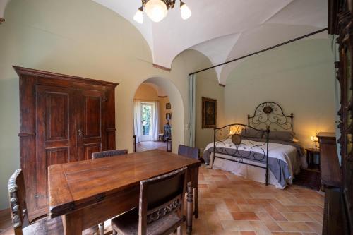 a dining room with a table and a bed at La loggia dei frati in Cannero Riviera