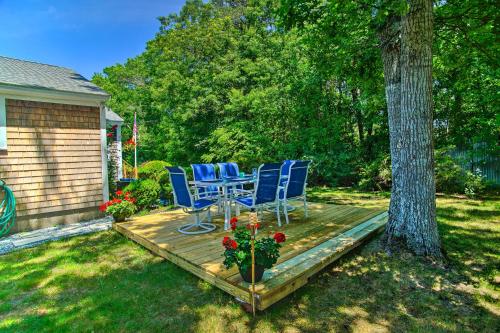 Cape Cod Bungalow with Patio Less Than 1 Mi to Beaches!