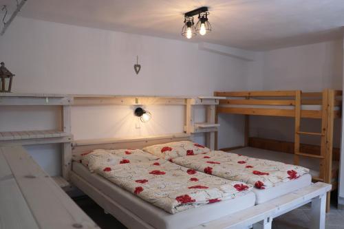 Poschodová posteľ alebo postele v izbe v ubytovaní U Cibuľov No 37