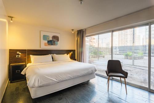 Cama o camas de una habitación en Tribeca Silver - Ex habitación de hotel sin cocina