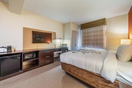 Ένα ή περισσότερα κρεβάτια σε δωμάτιο στο Restwell Inn & Suites I-45 North