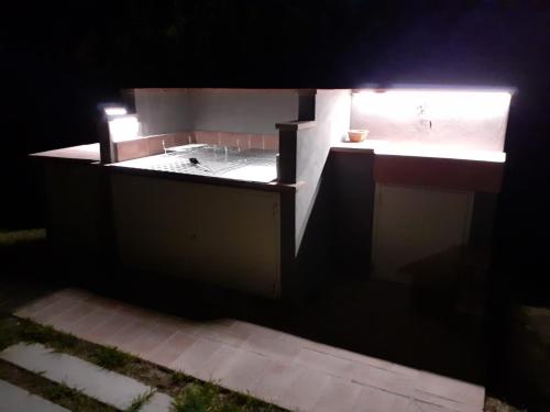 uma casa de banho com um lavatório num quarto escuro em Villa Silvia em Fano