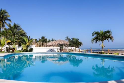 Bazén v ubytování Hotel Lunazul In Costa Esmeralda nebo v jeho okolí