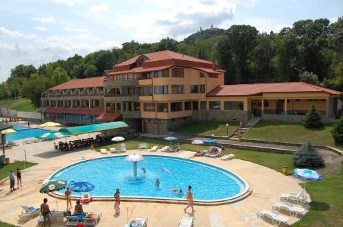 a large swimming pool in front of a building at Hotel Svetitsata in Lyaskovets
