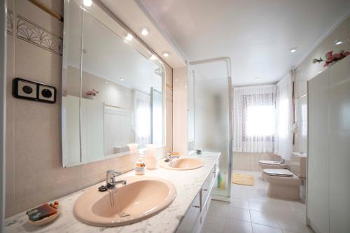 Ett badrum på TurJalon - Apartamentos