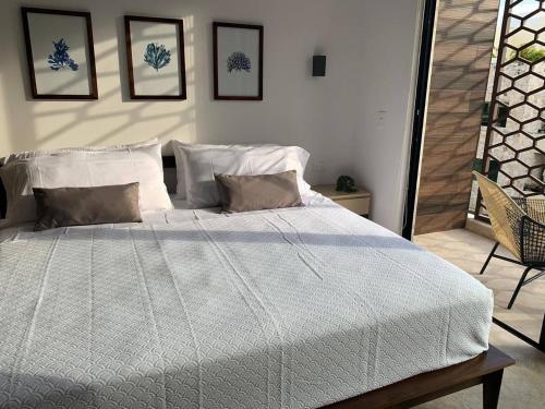 Cama o camas de una habitación en Luxurious Charming Studioterrace With Poolgym