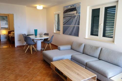 Al Mar - ZF Hvar