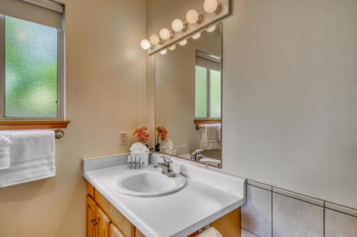 a bathroom with a sink and a mirror at Kona Kanewa Home in Kailua-Kona