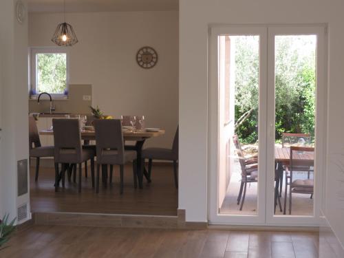 M&L Holliday home