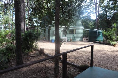Zahrada ubytování LAKE VIEW CHALET Australia Zoo close by
