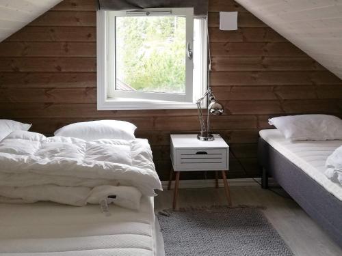 Postel nebo postele na pokoji v ubytování Holiday home Kalvåg