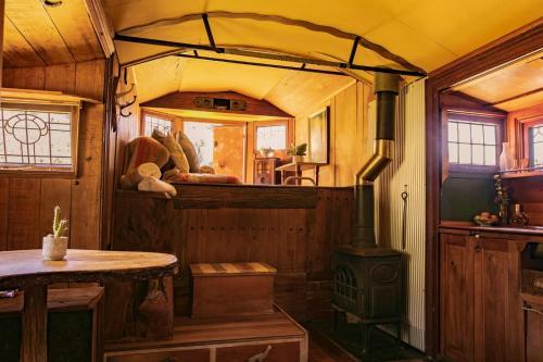 Fotografie z fotogalerie ubytování Alpacas Off Grid - House Truck v destinaci Takaka