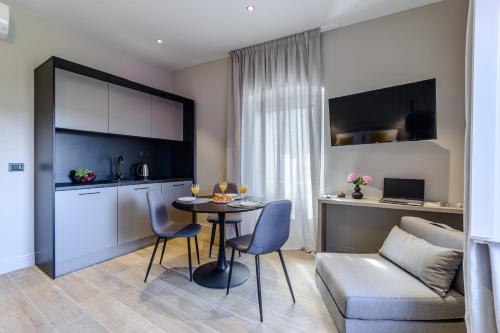 Η κουζίνα ή μικρή κουζίνα στο Dora rooms and studios