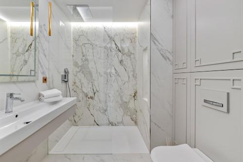 Kúpeľňa v ubytovaní Granaria RR DeLuxe Apartment Old Town