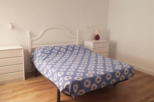 Posteľ alebo postele v izbe v ubytovaní Apartament a 2 min de la platja