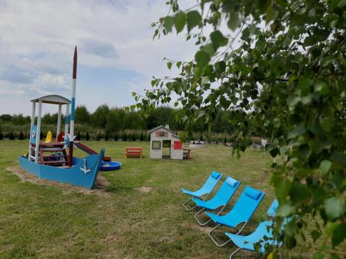 Kawasan permainan kanak-kanak di Domek Lawendowe Wzgórze na wyłączność z jacuzzi i klimatyzacją