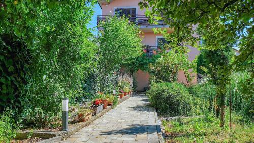Apartments Marinici Rijeka - with Private Parking