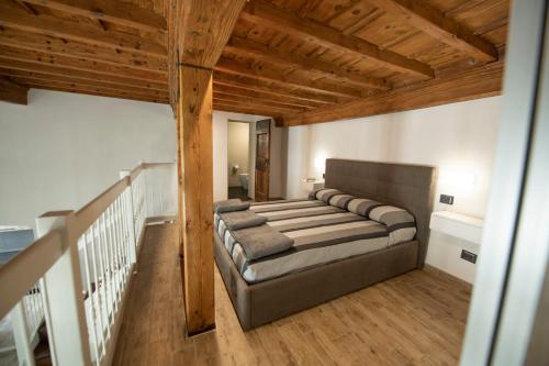 Sunrise Apartment by Mamo Florence