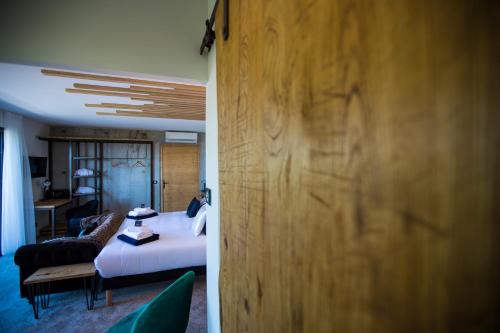 Postel nebo postele na pokoji v ubytování "La Cabane" de l'hôtel Le Tourisme