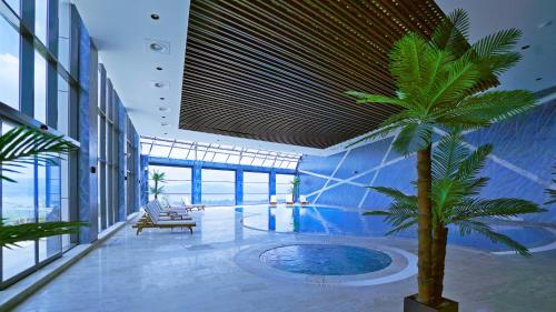 Bazén v ubytování Cabir Deluxe Hotel Sapanca nebo v jeho okolí