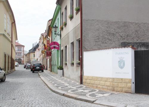 a street with cars parked on the side of a building at Rezidence U prince č.3 in Jičín