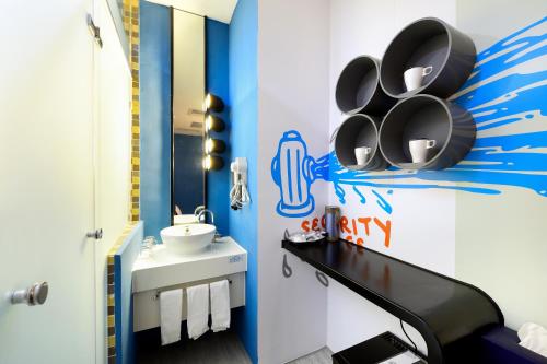 Ванная комната в NL Concept Hotel