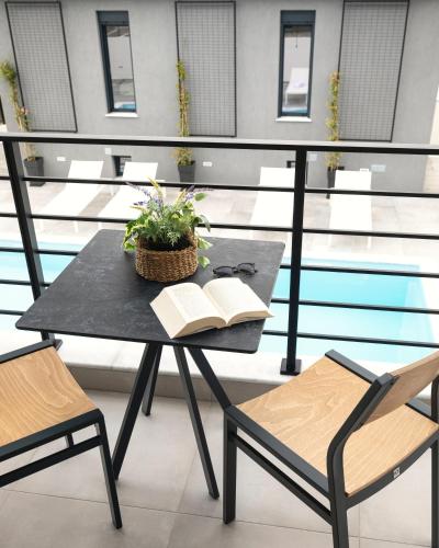 Φωτογραφία από το άλμπουμ του Cove Suites στην Ηρακλείτσα