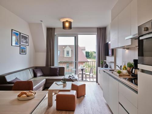 Holiday Suites Jabbeke tesisinde bir oturma alanı