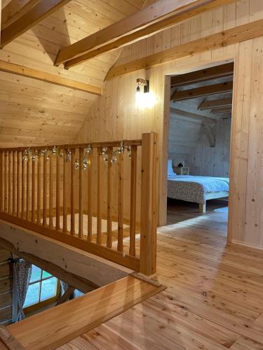 Ein Bett oder Betten in einem Zimmer der Unterkunft Roubenka Vlčí Hora