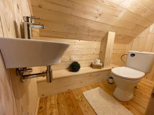 Ein Badezimmer in der Unterkunft Roubenka Vlčí Hora