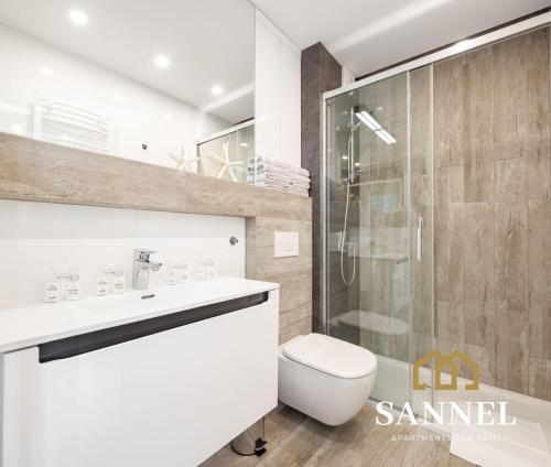 Ένα μπάνιο στο Apartament NAUTICAL