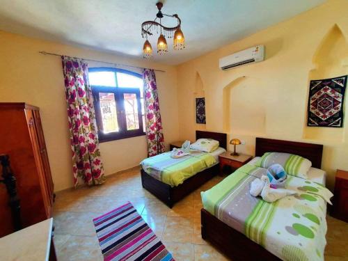 Ein Bett oder Betten in einem Zimmer der Unterkunft Nile Compound