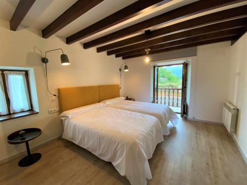 A bed or beds in a room at La Finca de Ribadedeva