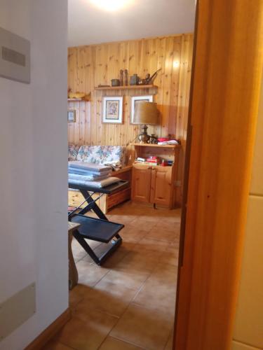 a room with wooden walls and a table in a room at La casa di Grace nella valle incantantata in Carano