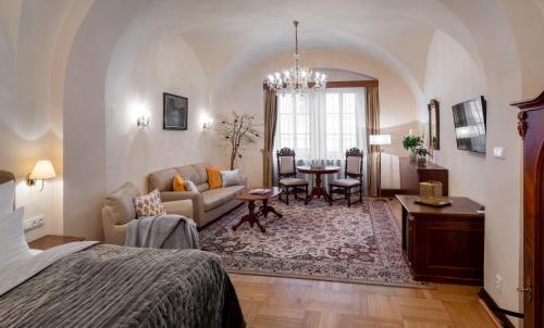 Posezení v ubytování Hotel Aurus by Adrez