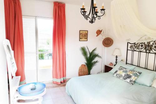 a bedroom with a bed and a window at CampoParaíso Jaén-Casa Rural in Jaén