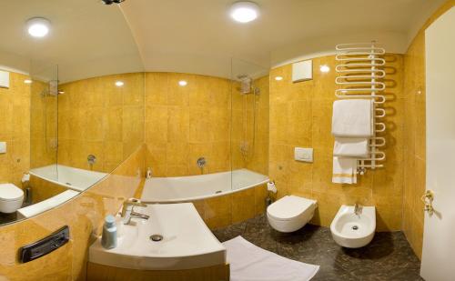 Koupelna v ubytování Hotel Cles