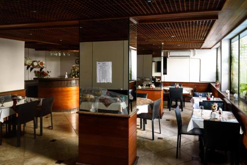 Restoran atau tempat makan lain di Sossego em Copacabana - 200m da praia - RPP103 Z2