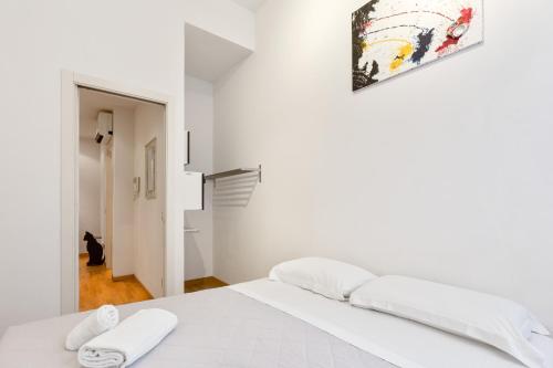 GuestHost - Piazza Oberdan Patio Apartment